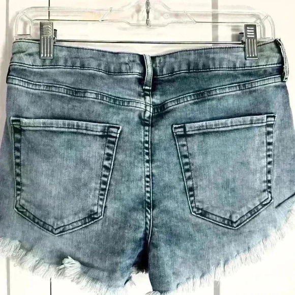 Women's Forever 21 Cut Off Distressed  Button-FLy Jean Shorts SIze 27 - Picture 7 of 9